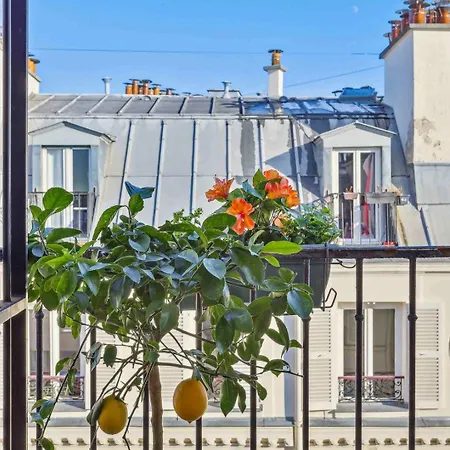 Le Joyeux Dans Les Hauteurs De Montmartre *
