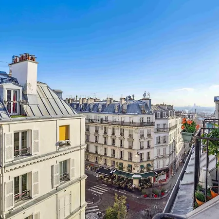 Le Joyeux Dans Les Hauteurs De Montmartre * Paris